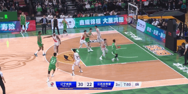 吴前19分浙江大胜辽宁豪取7连胜(浙江男篮吴前伤情)